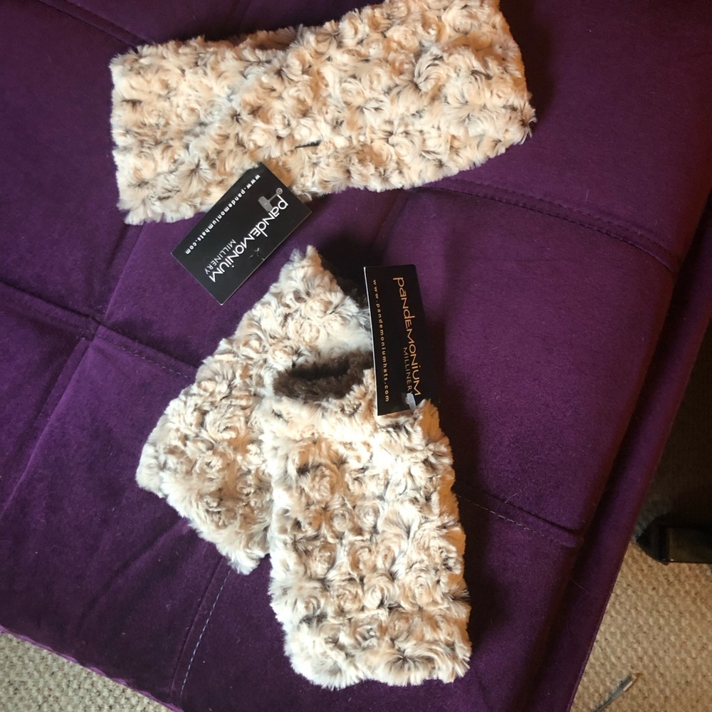 Pandemonium Plush Faux Fur fingerless gloves and headband in Cream